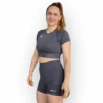 outfit conjunto deportivo crossfit y hyrox mujer gris short y camiseta top